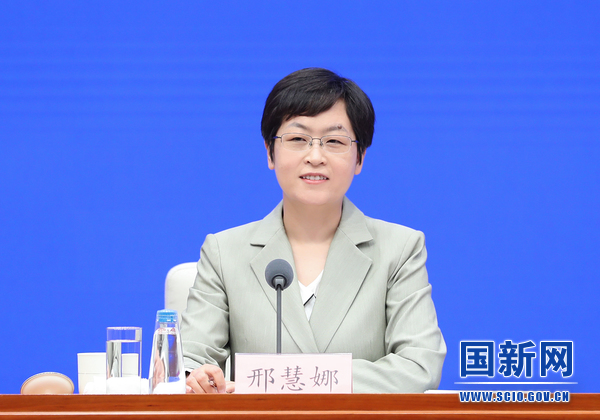 國務院新聞辦新聞局副局長、新聞發(fā)言人邢慧娜_large.jpg