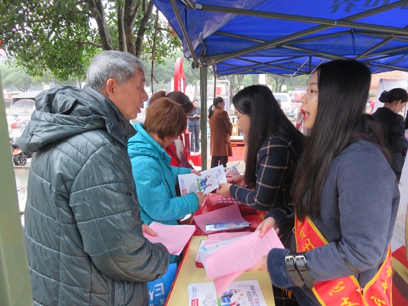 0305賀州市中心支局工作動(dòng)態(tài)信息（第4期）-開展外匯政策“進(jìn)社區(qū)”宣傳活動(dòng).jpg