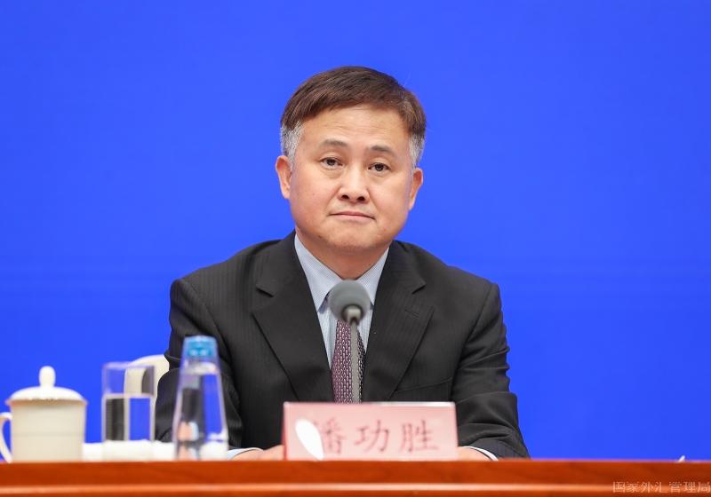 潘行長.jpg